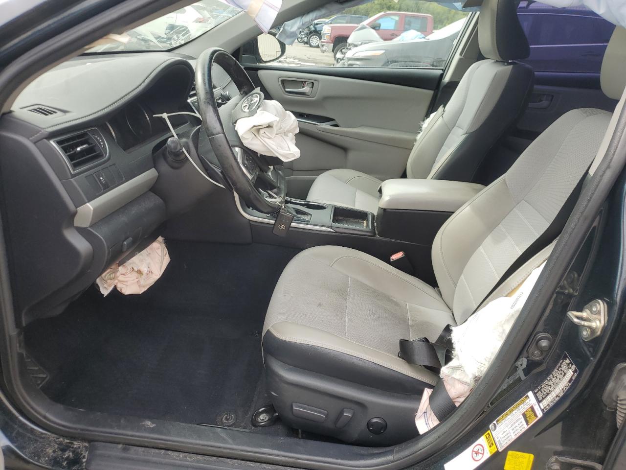 Toyota Camry Le Image 4