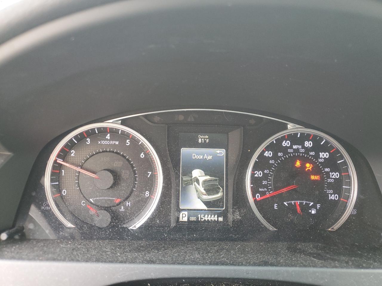 Toyota Camry Le Image 9