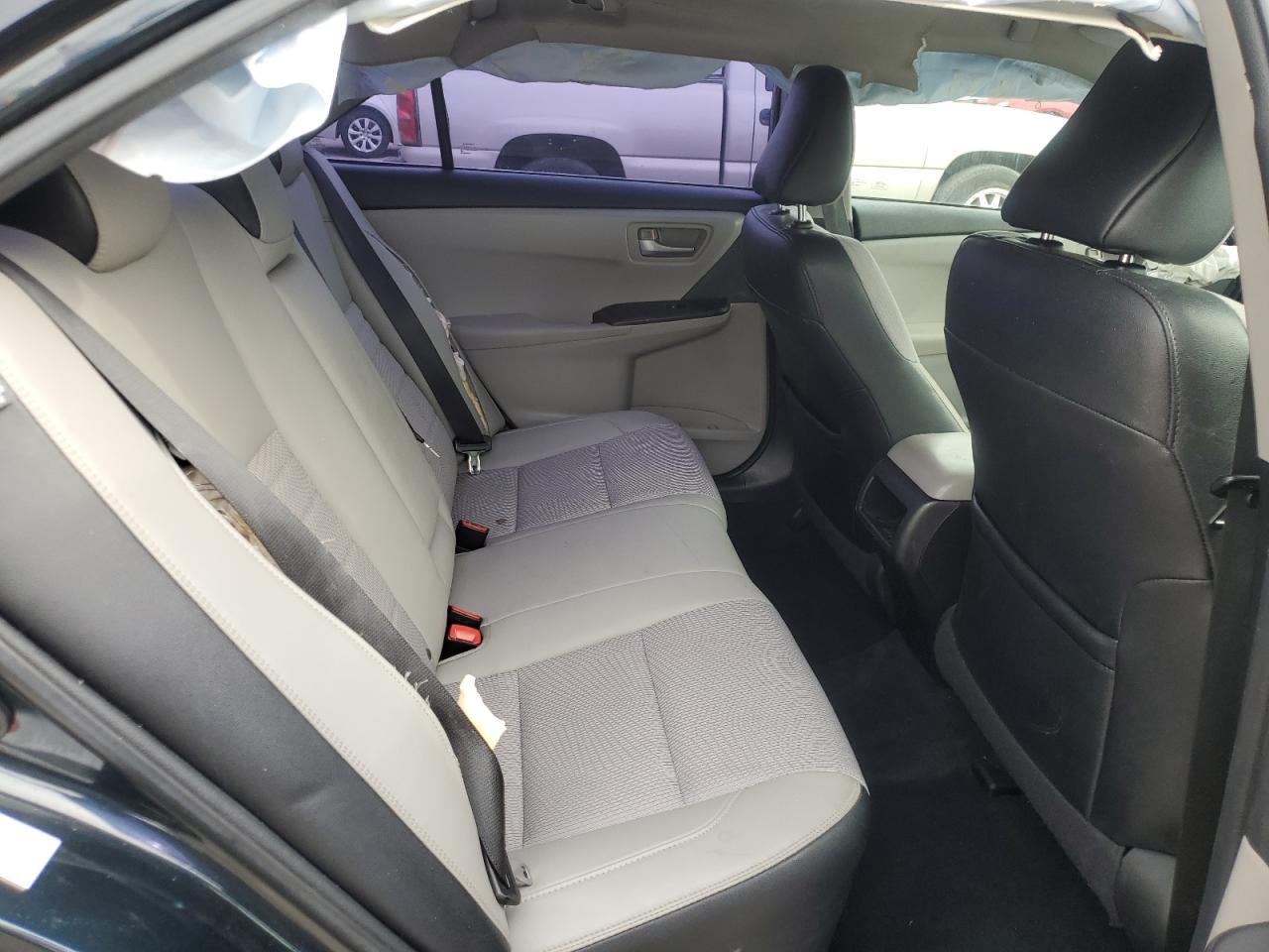 Toyota Camry Le Image 5