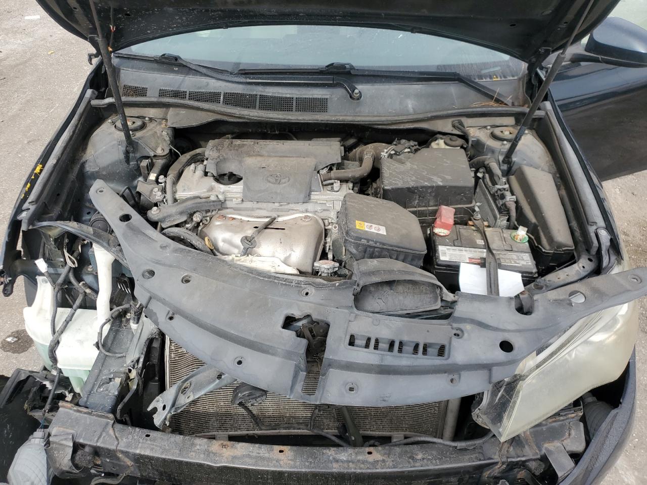 Toyota Camry Le Image 11