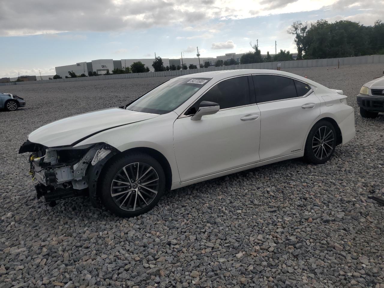 Lexus Es 300h Base Image 1