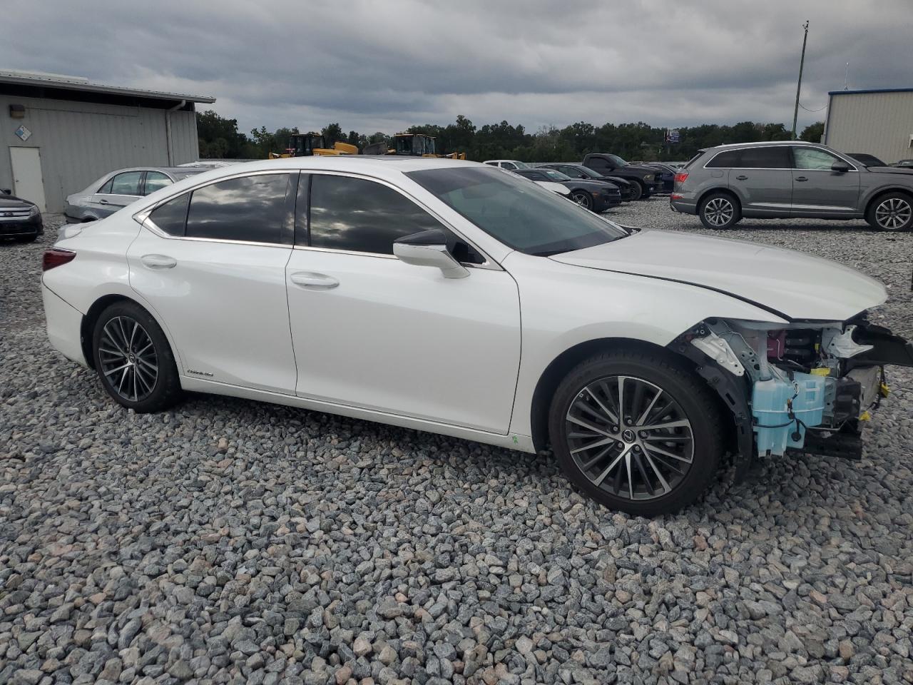 Lexus Es 300h Base Image 7