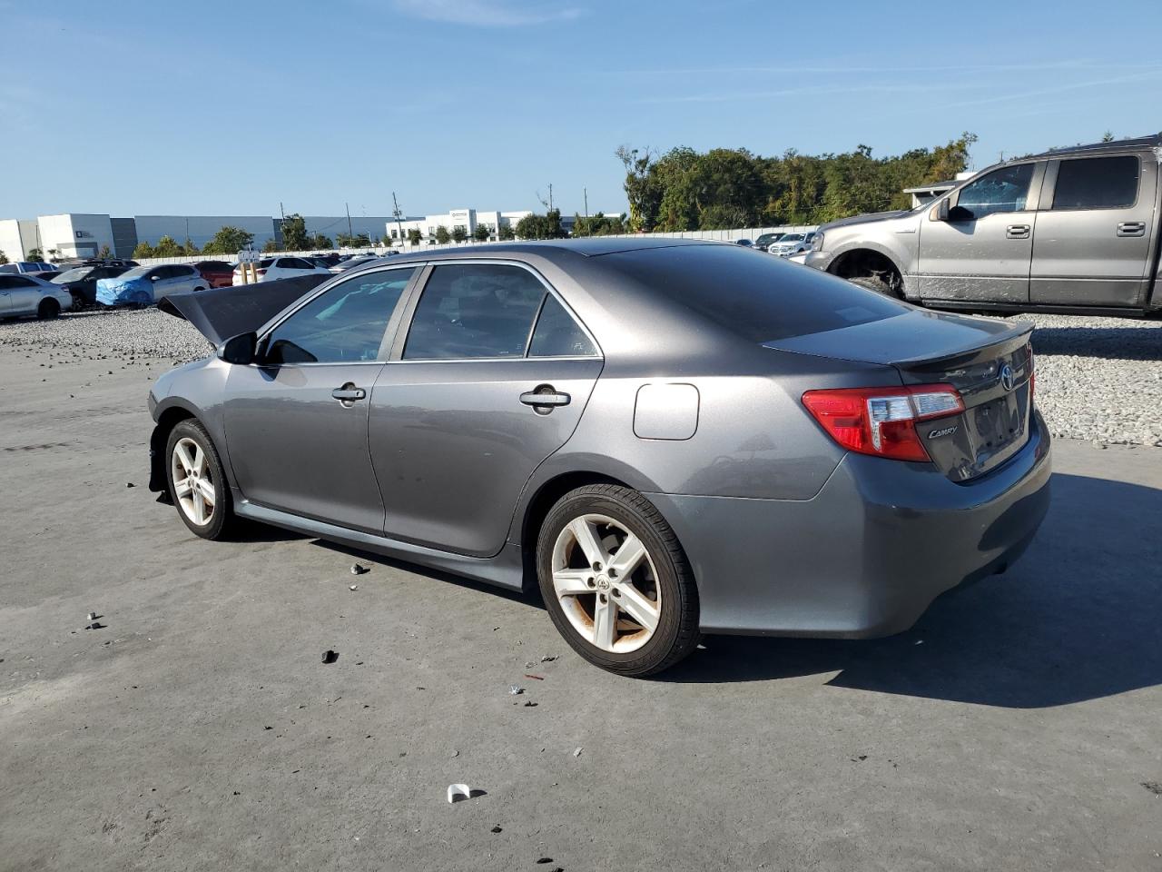 Toyota Camry L Image 11