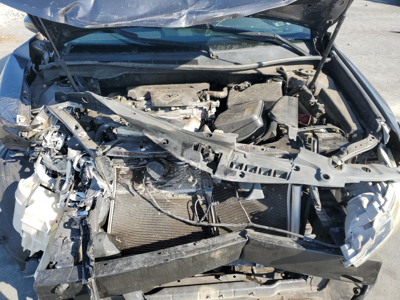 Toyota Camry L Image 2