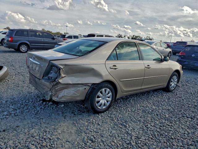 Toyota Camry Le Image 2