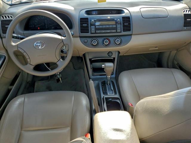 Toyota Camry Le Image 4