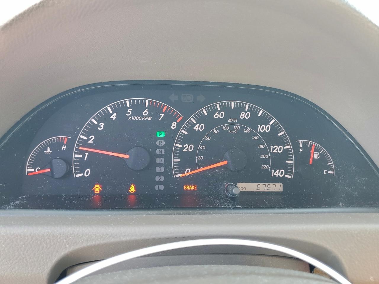 Toyota Camry Le Image 3