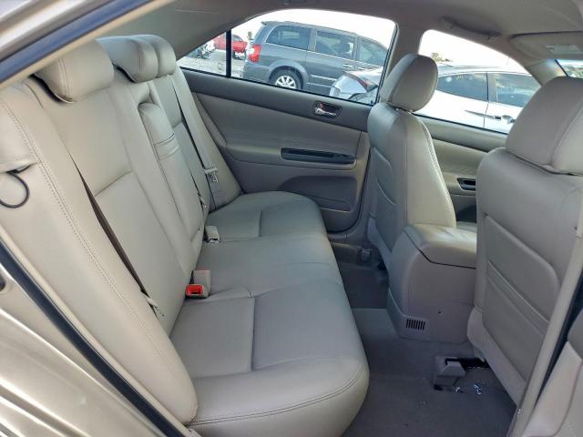 Toyota Camry Le Image 10