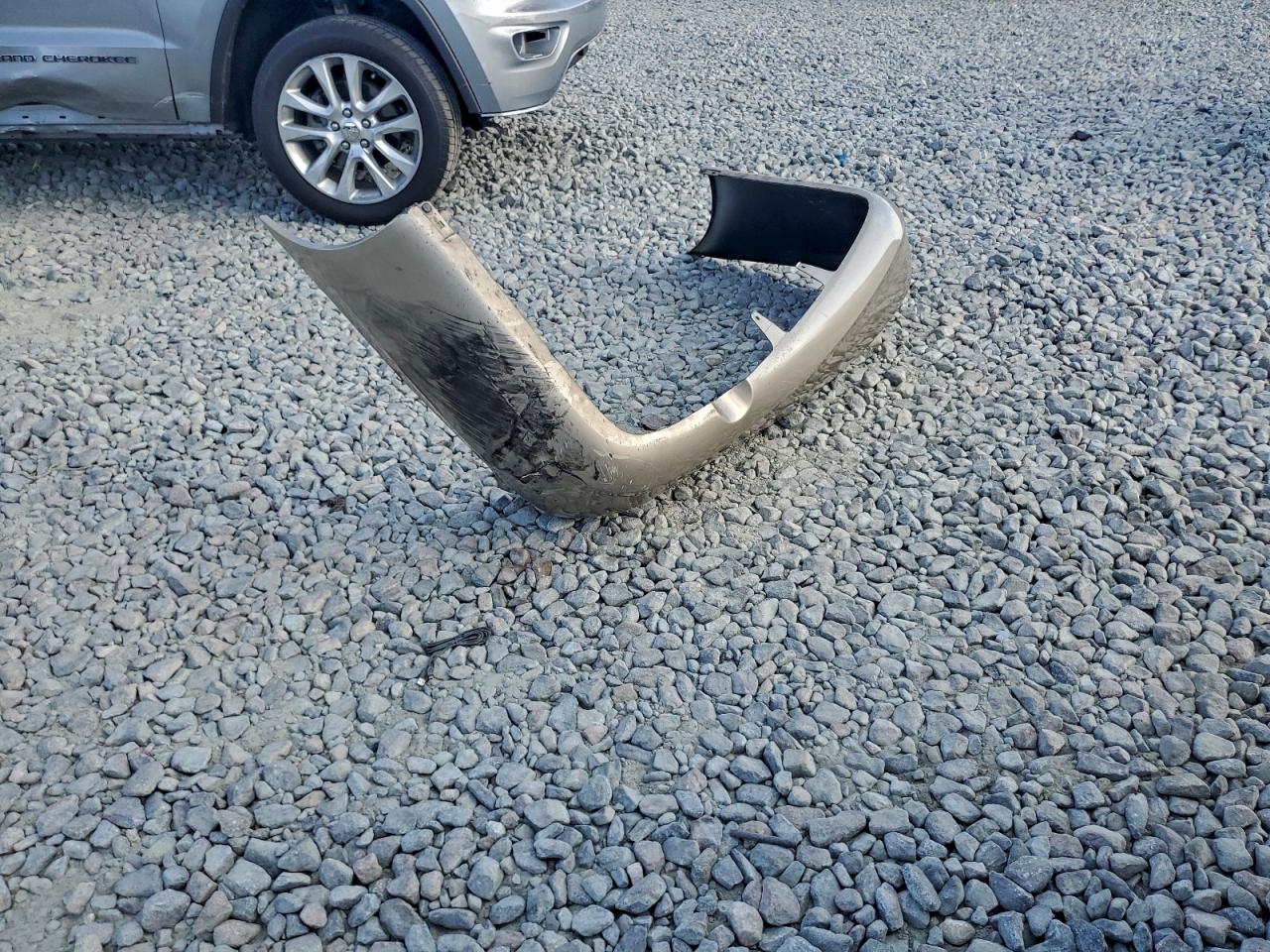 Toyota Camry Le Image 11