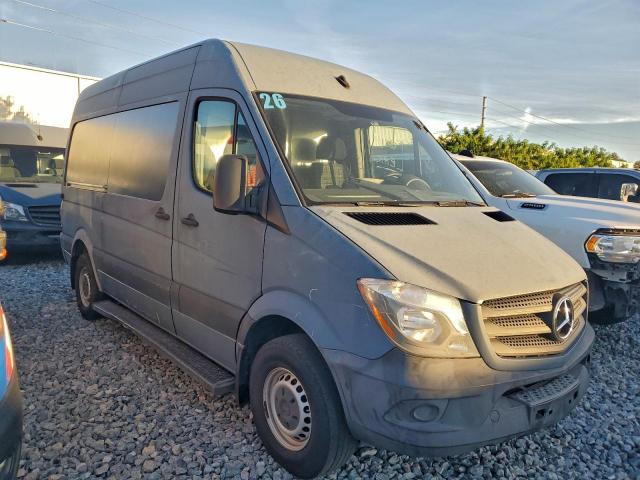 Mercedes-Benz Sprinter 2500 Image 2