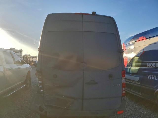 Mercedes-Benz Sprinter 2500 Image 4