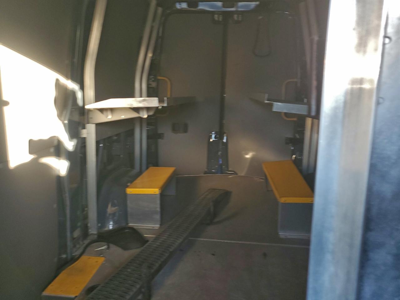 Mercedes-Benz Sprinter 2500 Image 14