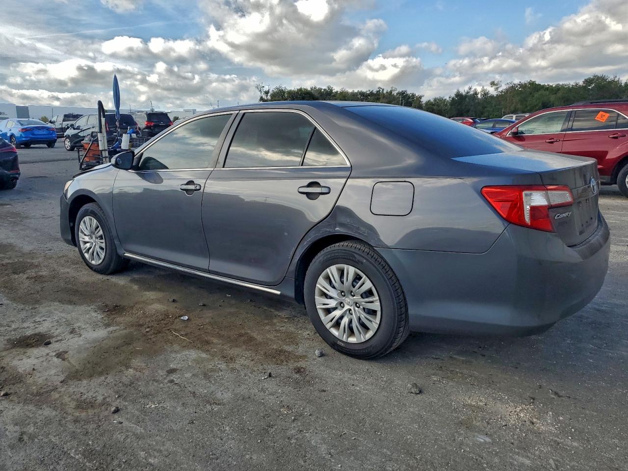 Toyota Camry L Image 3