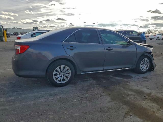 Toyota Camry L Image 2