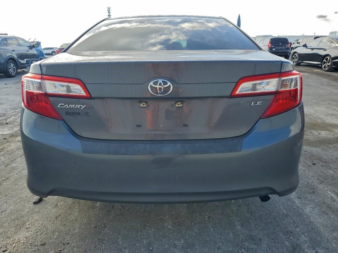 Toyota Camry L Image 7