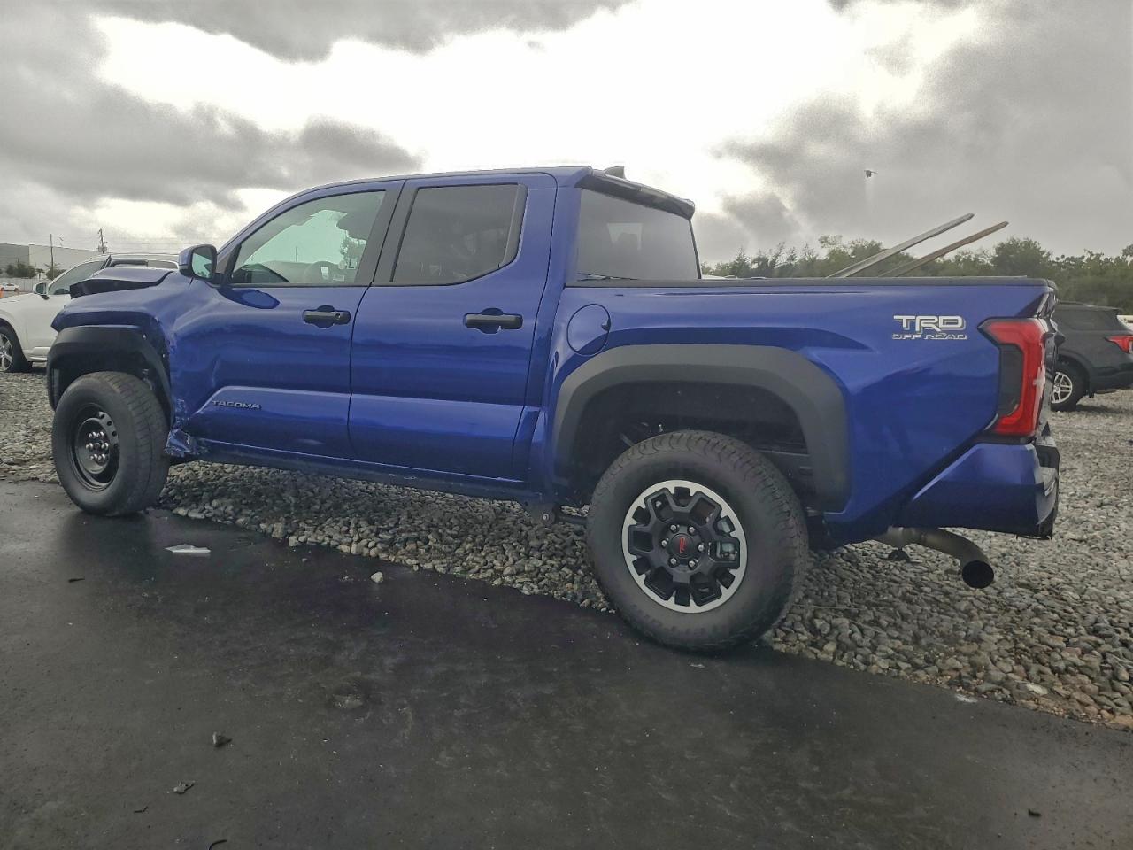 Toyota Tacoma Double Cab Image 2
