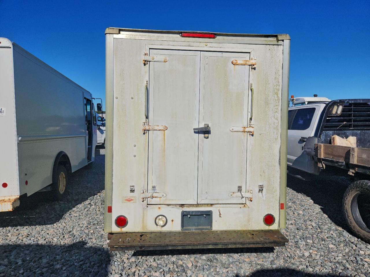 Chevrolet Express Image 11