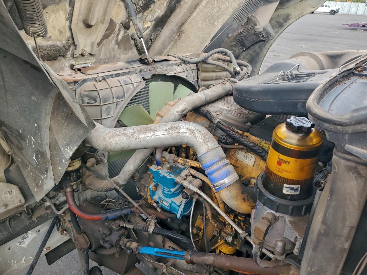 International 9900i Trac 9400i Image 7