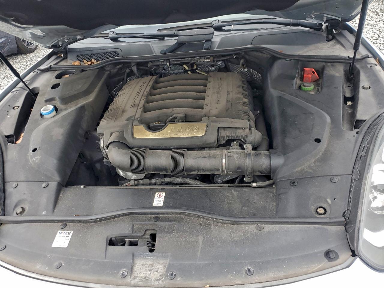 Porsche Cayenne Image 11