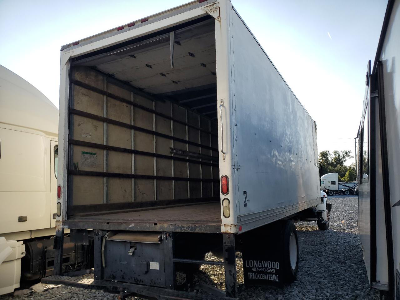 International 4300 4300 Image 7