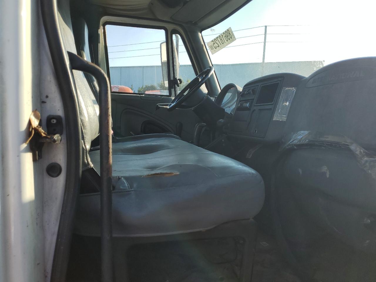 International 4300 4300 Image 4