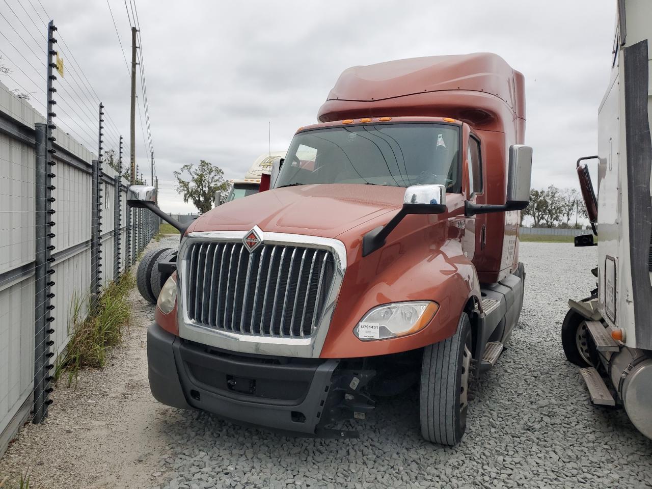 International Lt625 Image 10