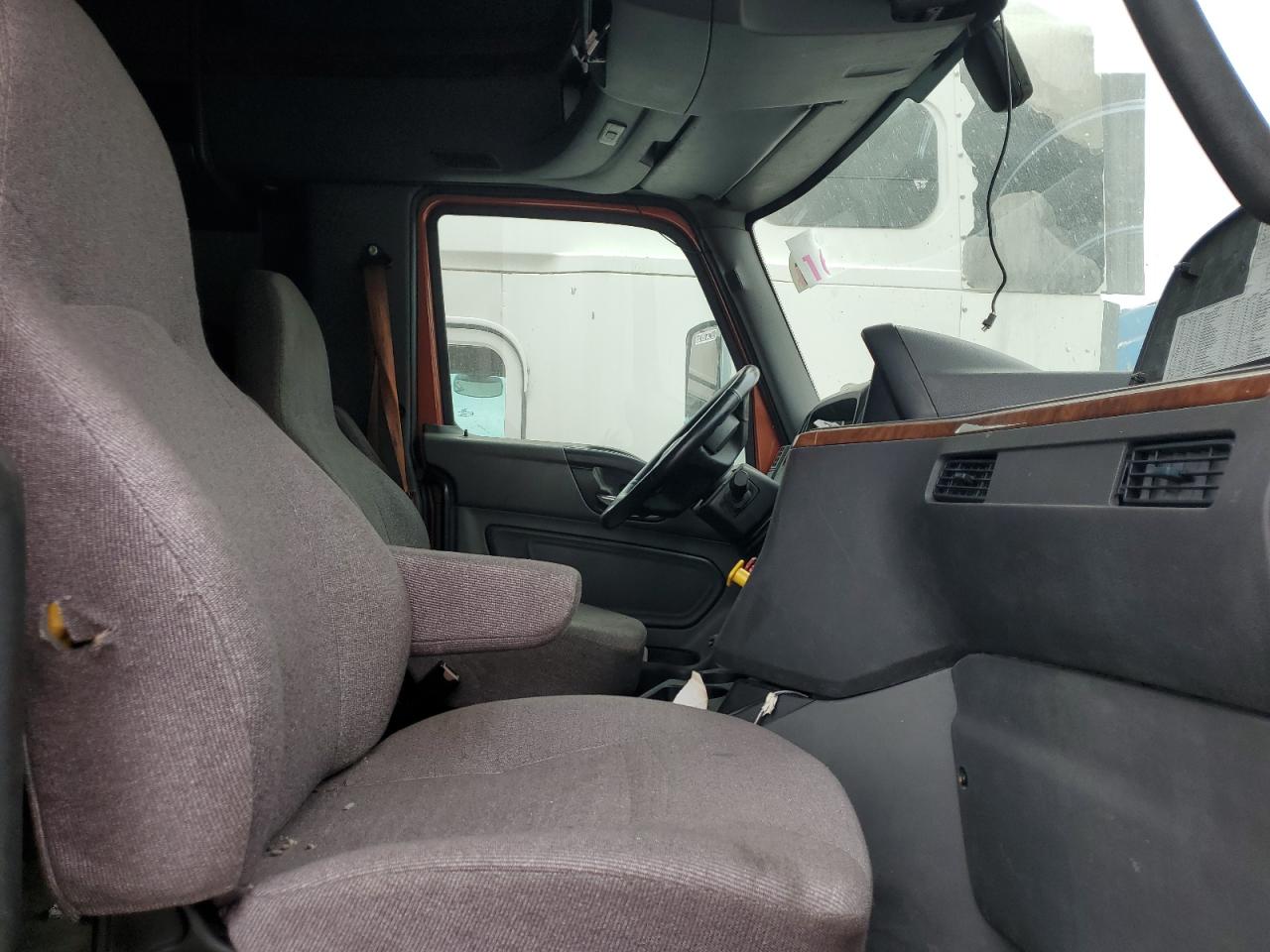 International Lt625 Image 7