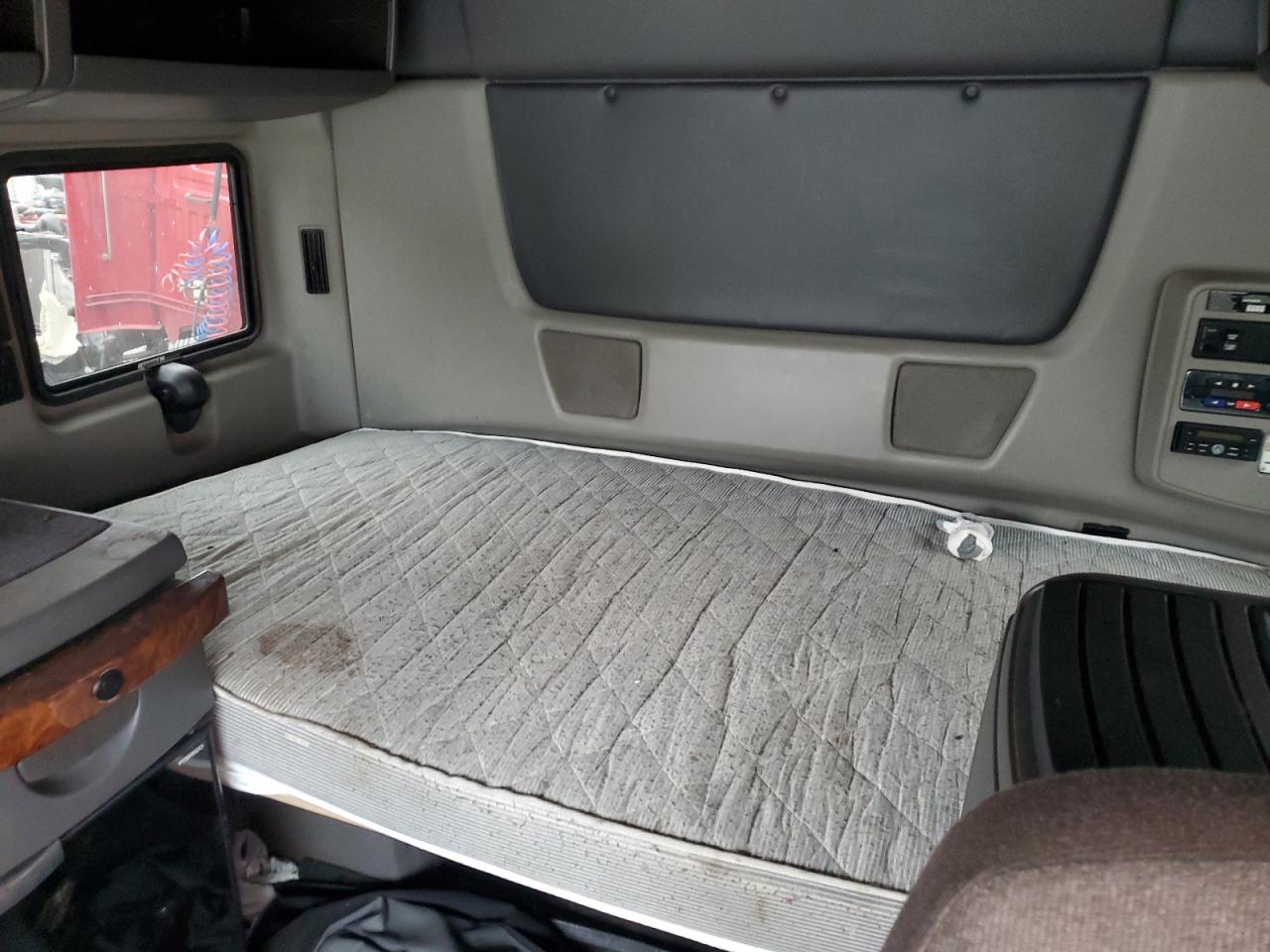 International Lt625 Image 9