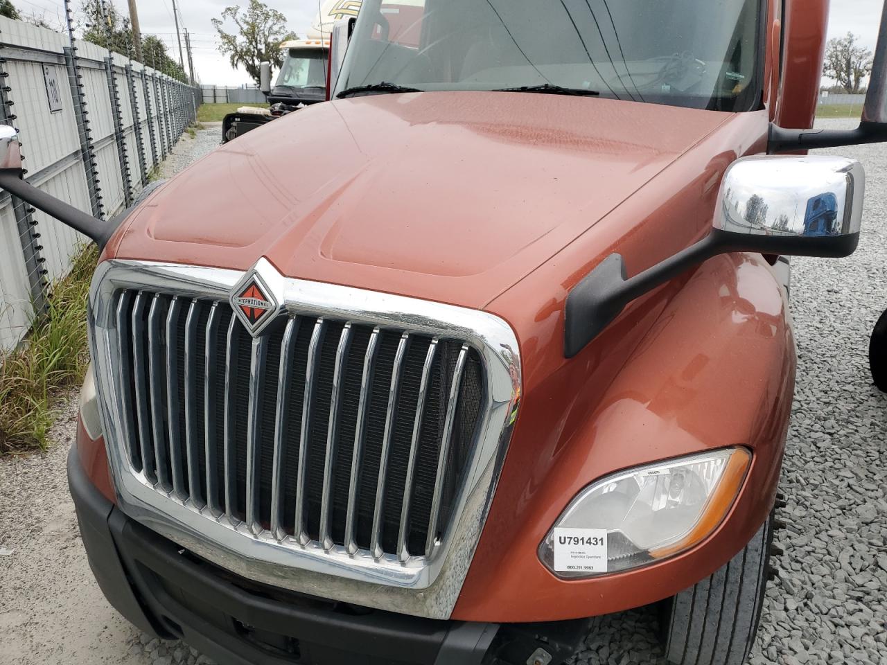 International Lt625 Image 3