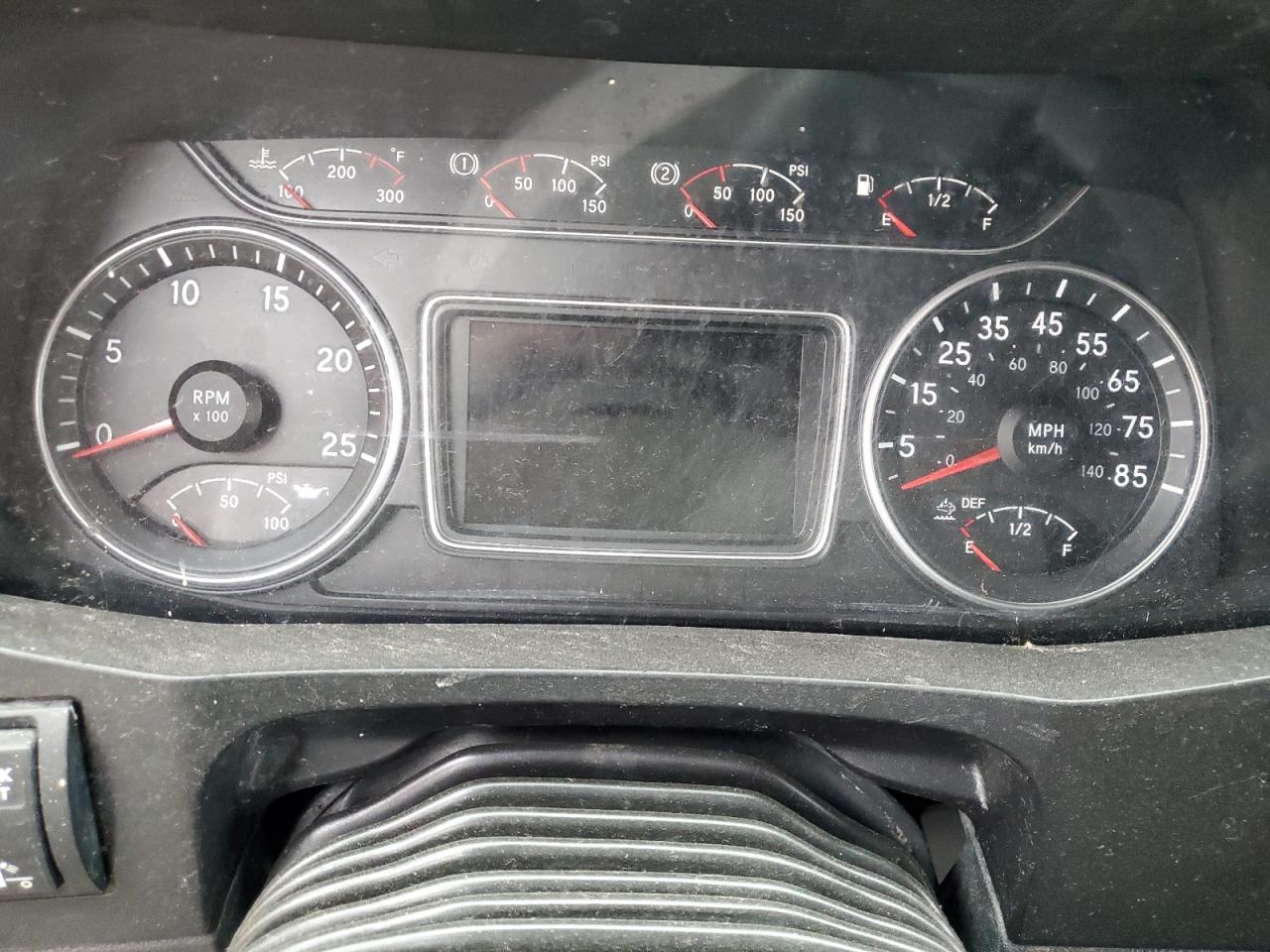 International Lt625 Image 4