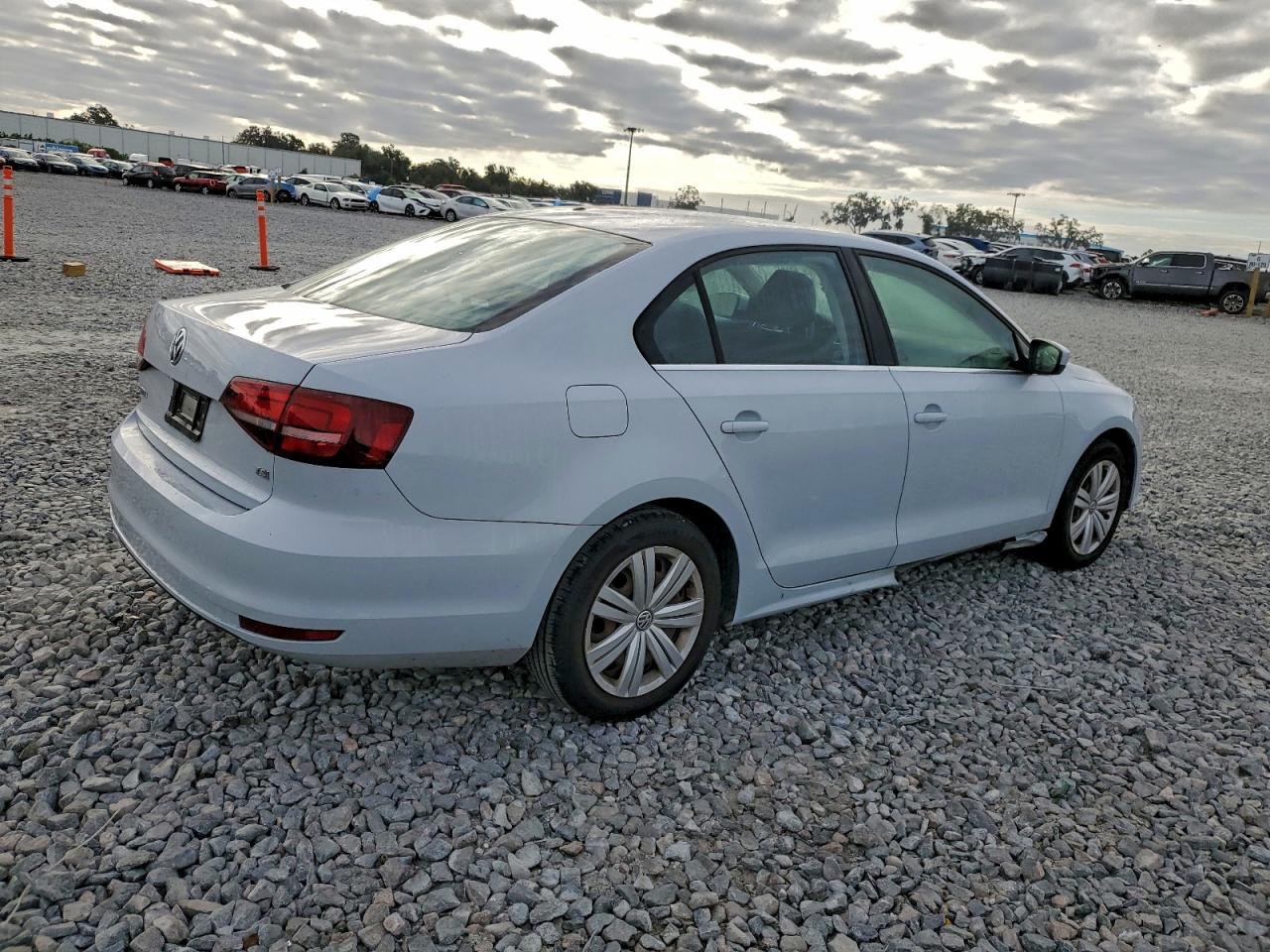 Volkswagen Jetta S Image 2