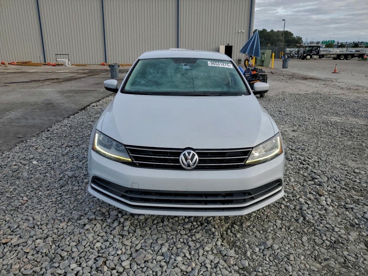 Volkswagen Jetta S Image 9