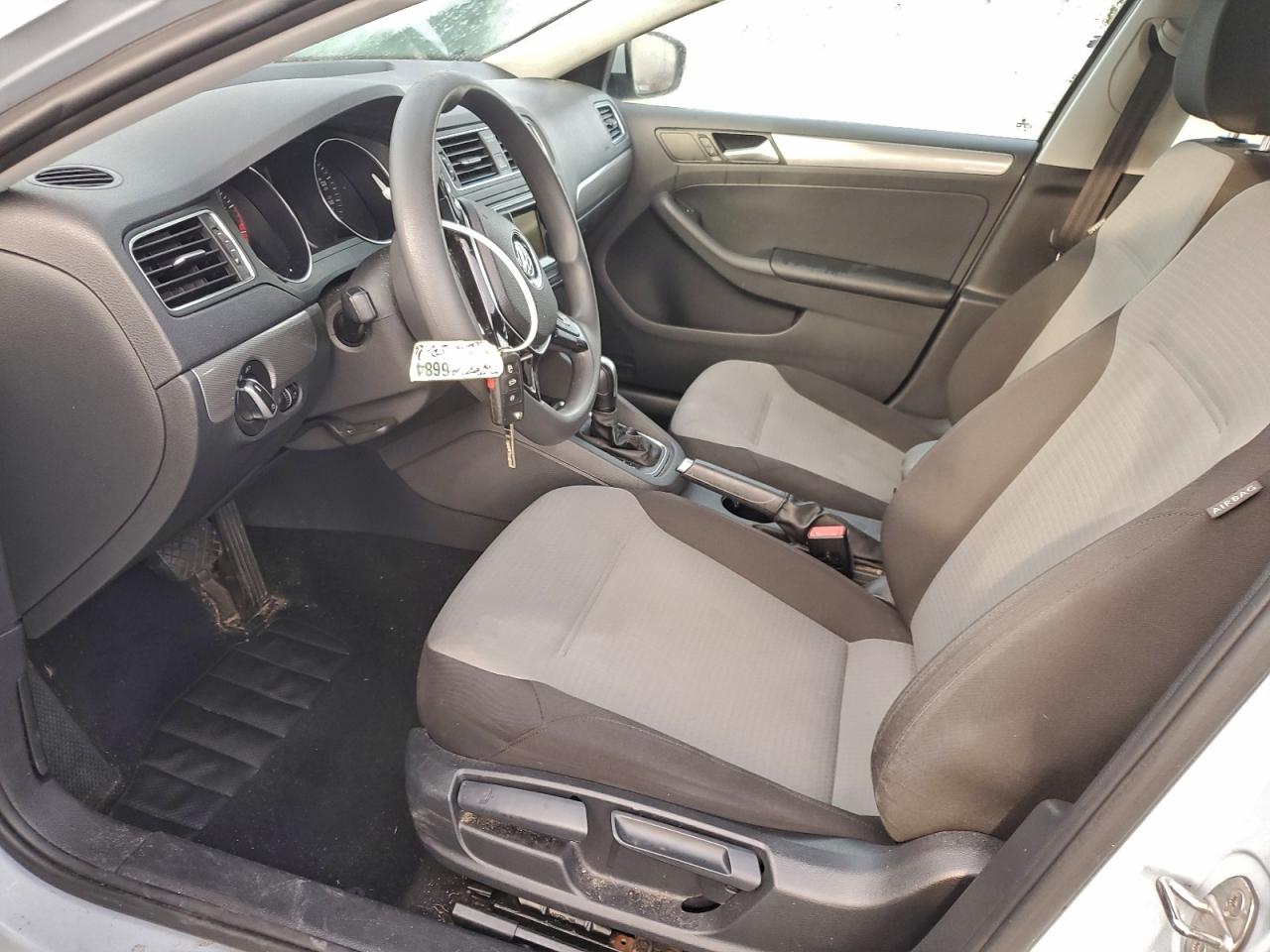 Volkswagen Jetta S Image 3