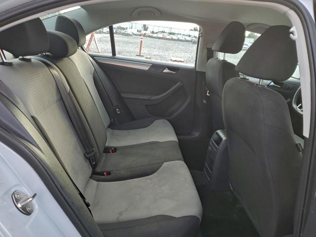 Volkswagen Jetta S Image 7