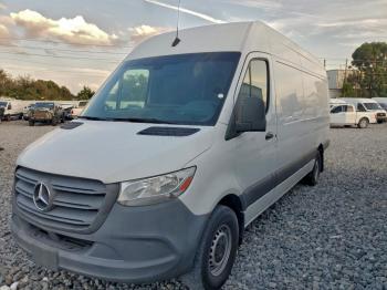  Salvage Mercedes-Benz Sprinter