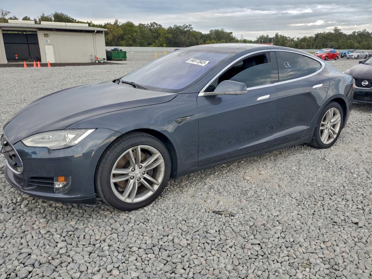 Tesla Model S 85 Image 1