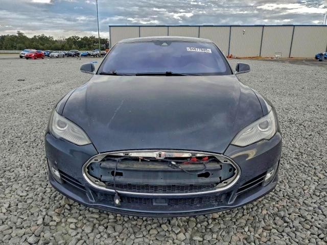 Tesla Model S 85 Image 3