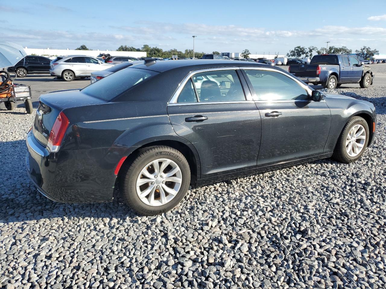 Chrysler 300 Limited Image 2