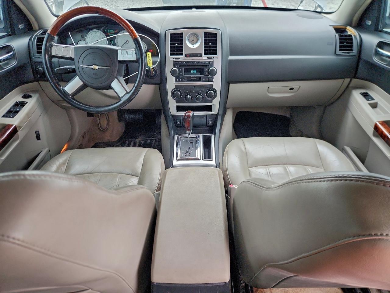 Chrysler 300 Image 12