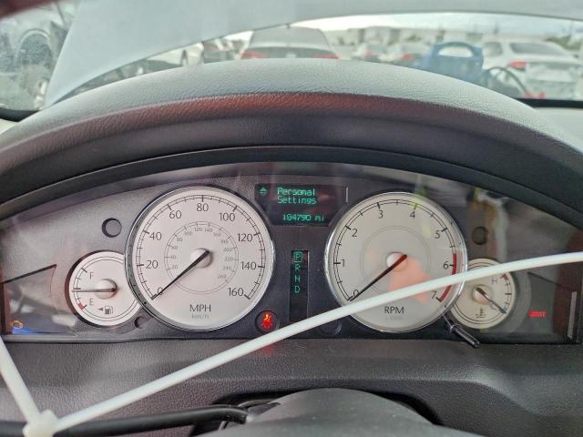 Chrysler 300 Image 9