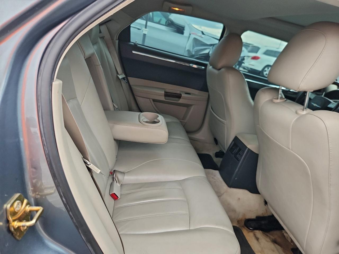 Chrysler 300 Image 5