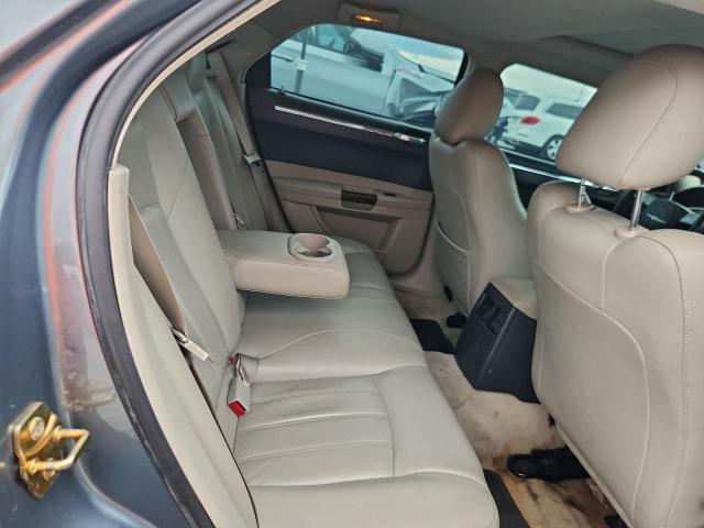 Chrysler 300 Image 5