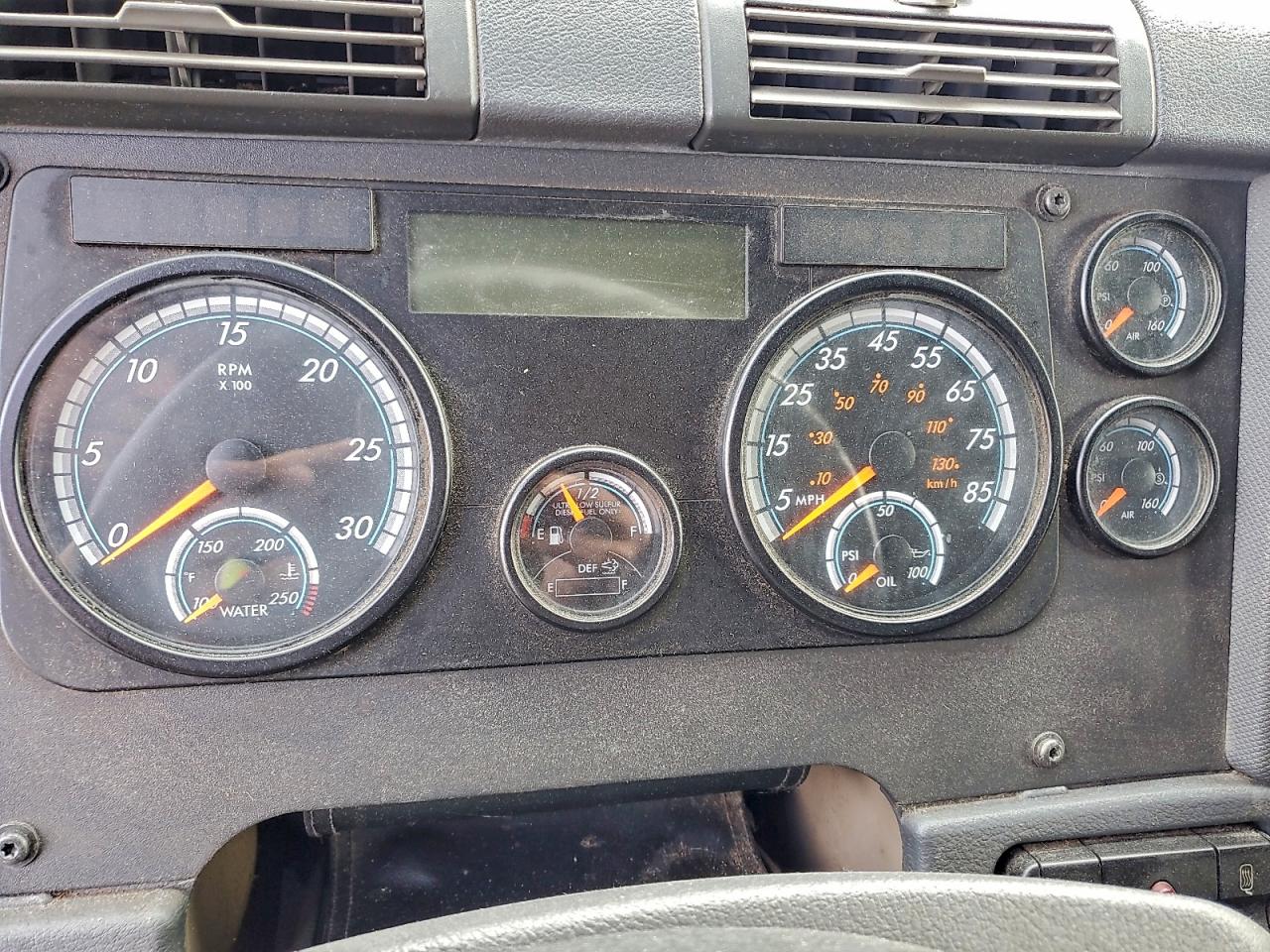 Freightliner Cascadia 1 Image 8