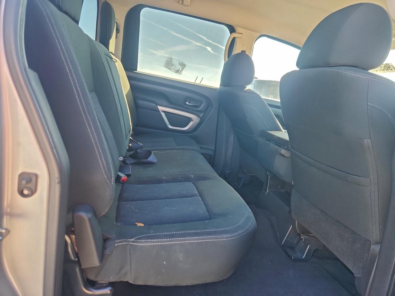 Nissan Titan S Image 12