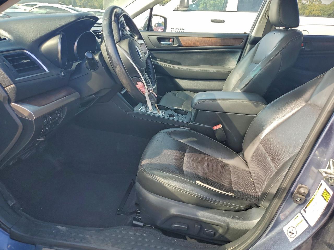 Subaru Outback 2.5i Limited Image 5