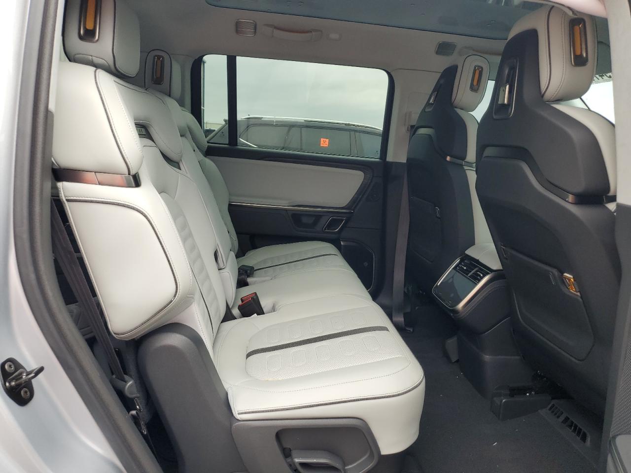 Rivian Ris Adventure Image 10