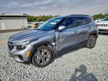  Salvage Kia Seltos