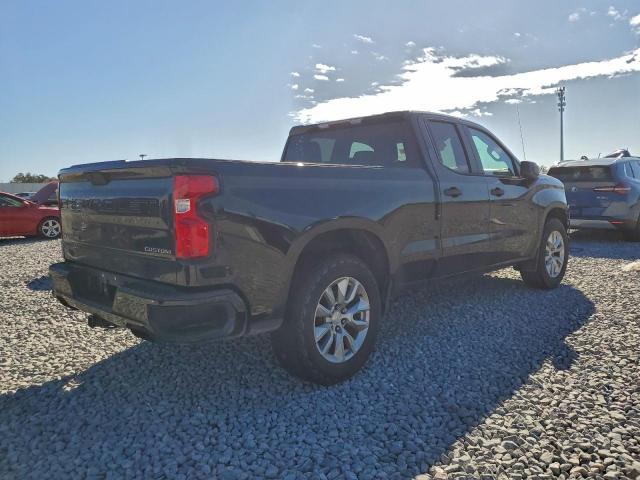 Chevrolet Silverado C1500 Custom Image 3