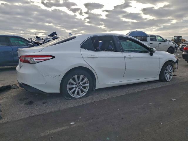 Toyota Camry L Image 4