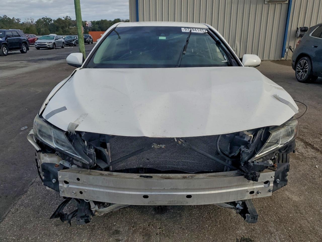 Toyota Camry L Image 11